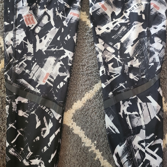 Sweaty Betty Zero Gravity Black Carnaby Photo Print High Rise Legging Size Small - Picture 10 of 11